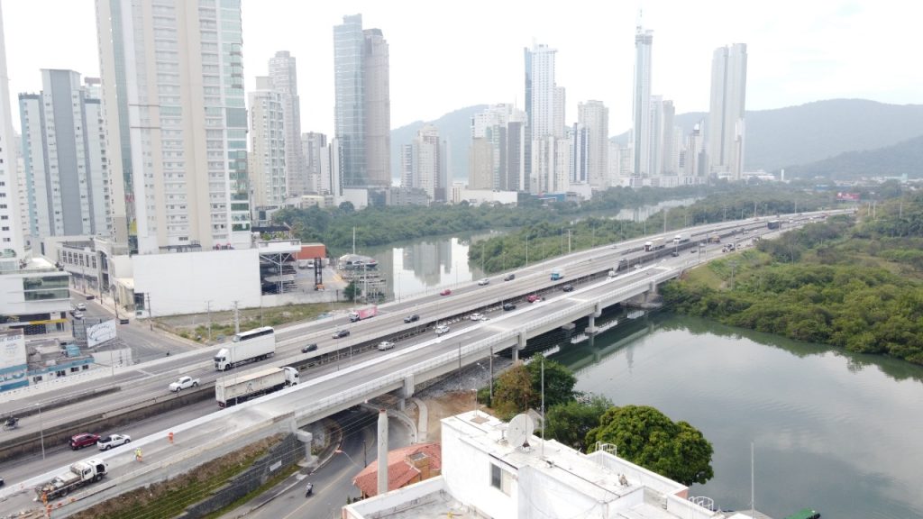 Ponte sobre o Rio Camboriú, na marginal sul da BR-101, inaugura nesta quinta-feira,9