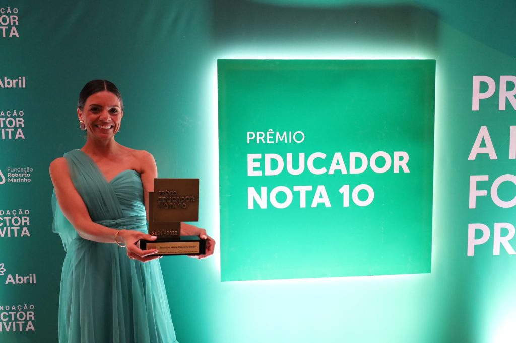 Professora de Educação Infantil, Jaqueline Maria Alexandre Weiler, está entre os 10 profissionais premiados pelo Educador Nota 10