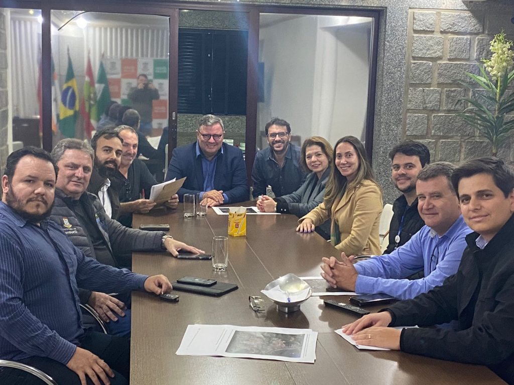 Batido martelo: Prefeitura e Águas de Camboriú fecham acordo para o saneamento sanitário