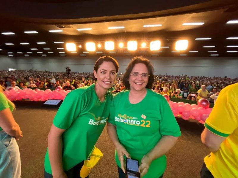 Michelle Bolsonaro e Damares Alves foram recepcionadas por milhares de mulheres em BC