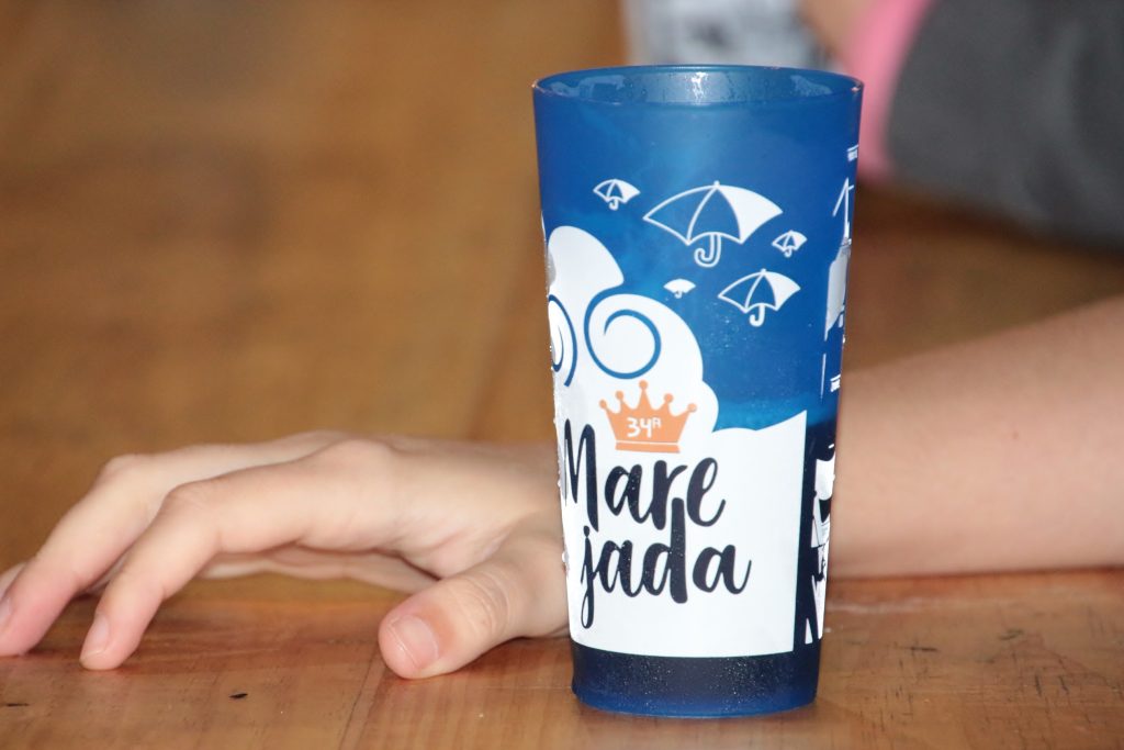 Copos ecológicos reduzem o consumo de plástico durante a 34ª Marejada