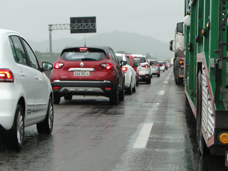 Trecho da BR-101 em Navegantes terá trânsito de veículos pelo acostamento liberado