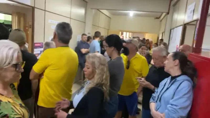Balneário Camboriú tem urna com problema, filas e eleitores perdidos