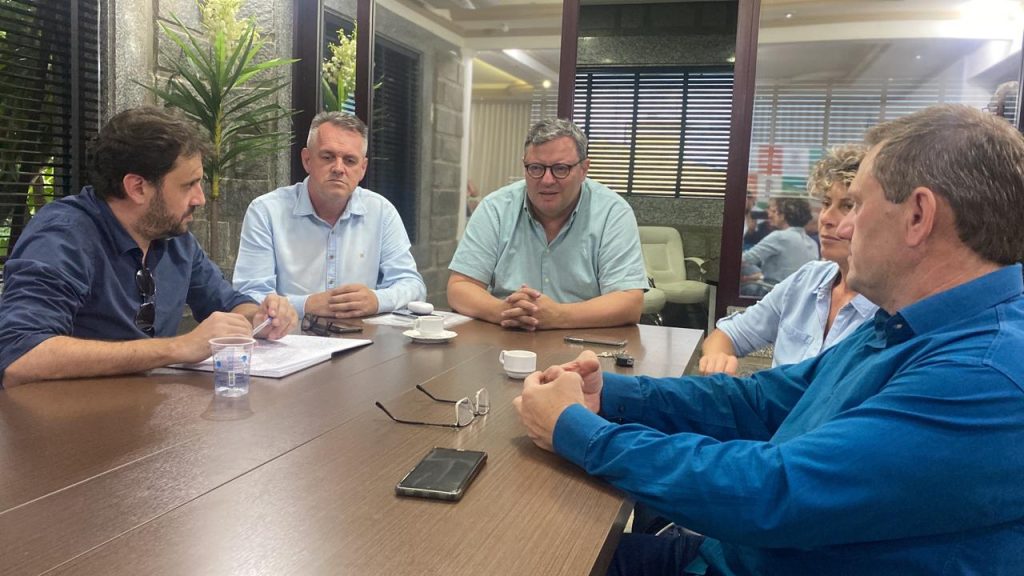 Presidente da Câmara de Vereadores, Claudinei Loos, assume como prefeito de Camboriú