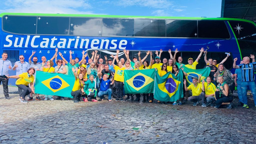 Cerca de 22 ônibus saem de Itapema para manifestação em Brasília
