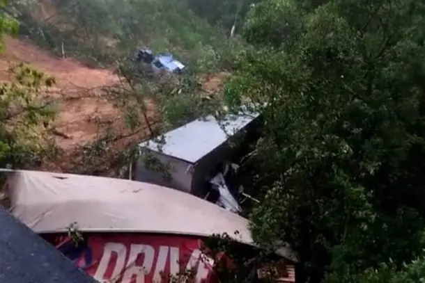 Bombeiros confirmam segunda morte em deslizamento na BR-376