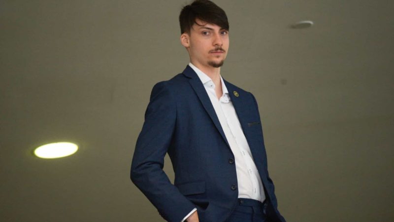 Jair Renan, filho ’04’ de Bolsonaro, está em Balneário Camboriú