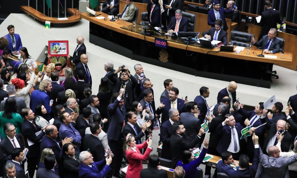 Câmara aprova projeto de lei que muda sistema de demarcação de terras indígenas