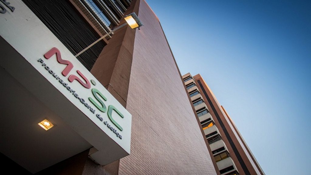 Médico obstetra acusado de promover aborto vai a júri popular em Joinville