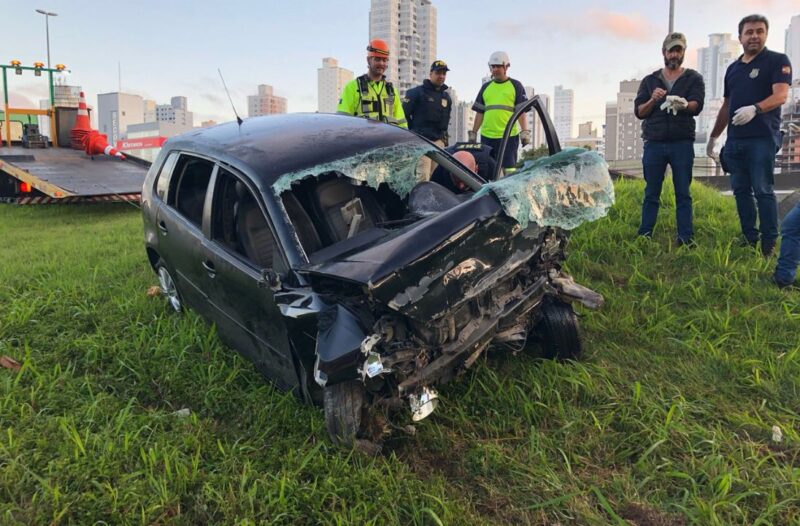 Dois homens morrem em acidente na BR101 em Balneário Camboriú