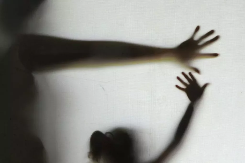 Tio é suspeito de estuprar, engravidar e forçar aborto de sobrinha de 14 anos em Itapema