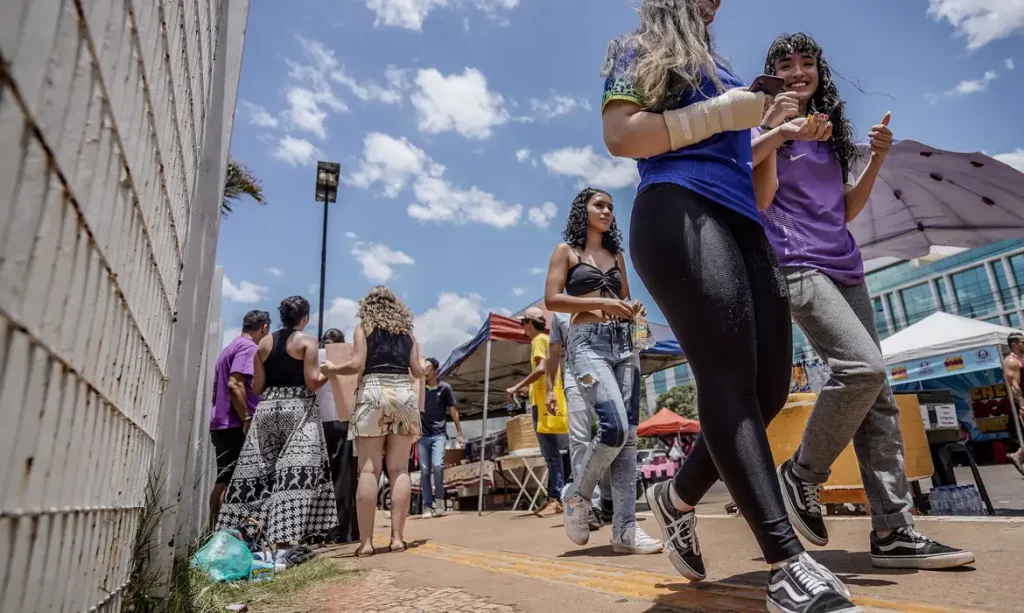 Polícia Federal identifica e monitora oito pessoas que divulgaram imagens dos Cadernos de Questões depois do início das provas