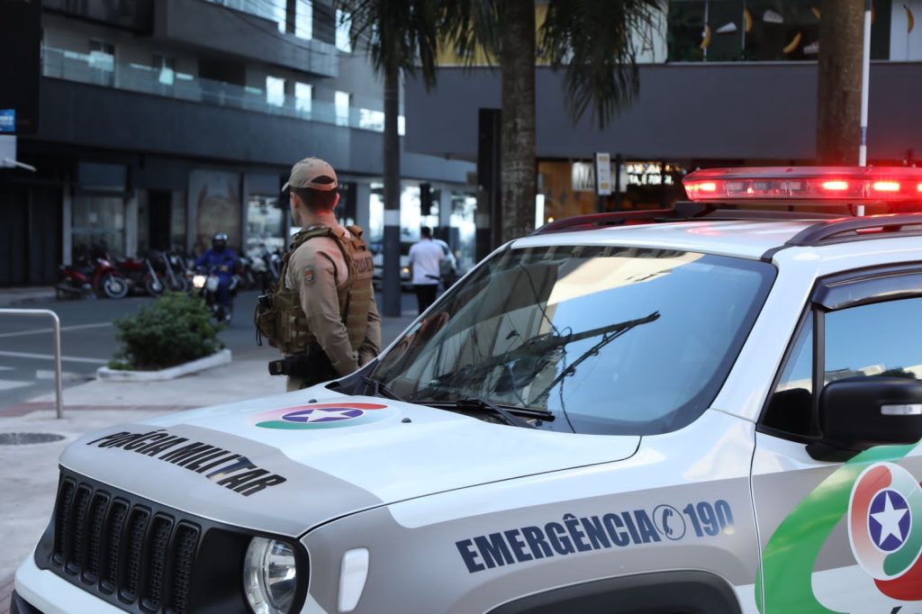 Inglês foragido da Interpol e apontado por chefiar esquema de tráfico de drogas na Europa é preso em Balneário Camboriú