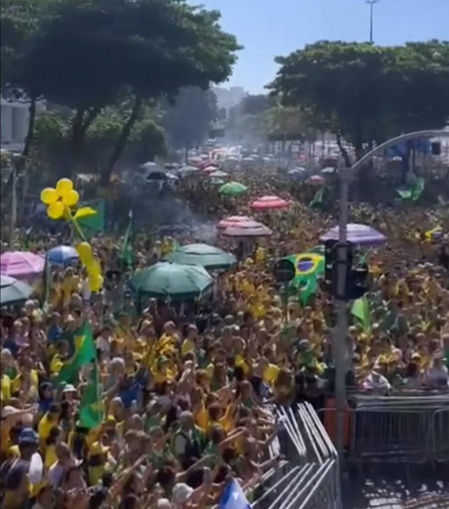 Manifestação no Rio de Janeiro reúne apoiadores de Bolsonaro e da direita