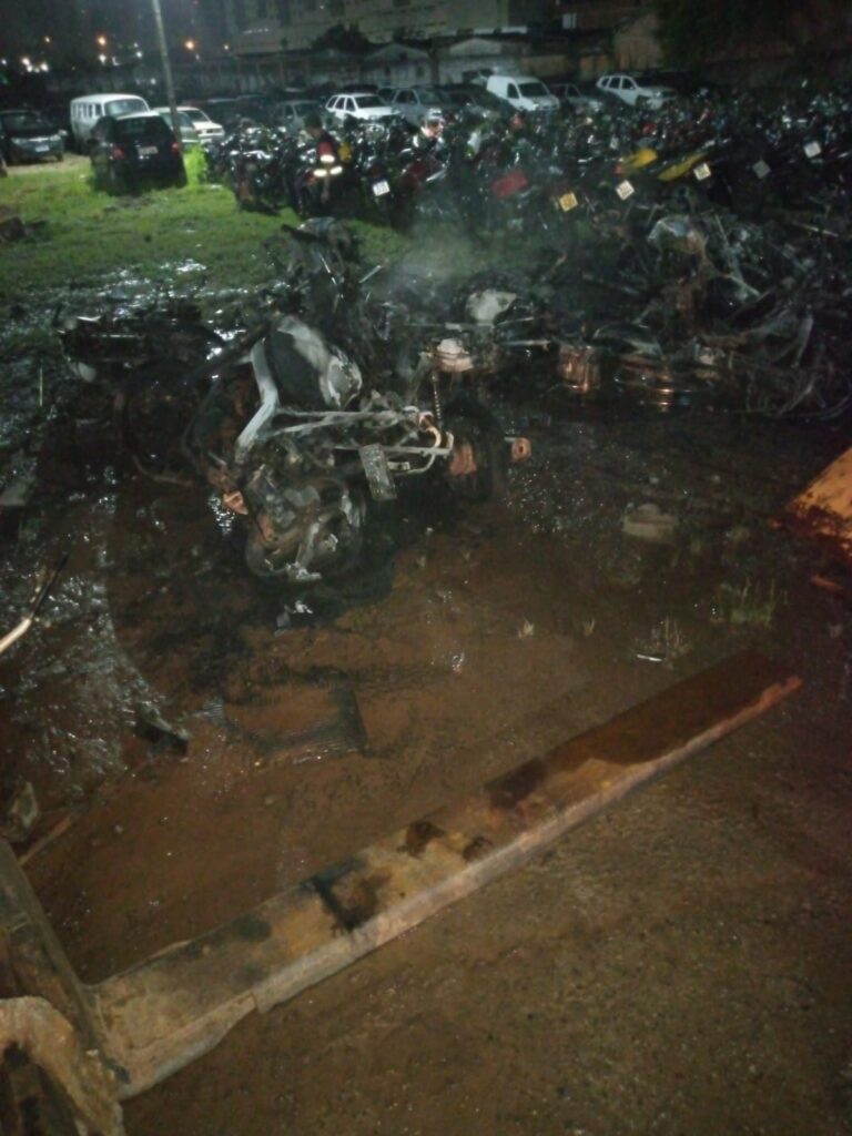Homem invade pátio do DETRAN e coloca fogo em 50 motocicletas