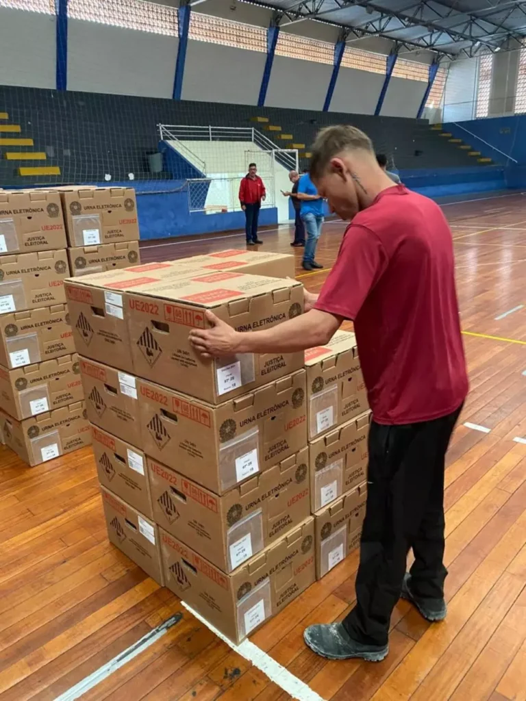 Mais de 500 urnas eletrônicas chegam em Itajaí