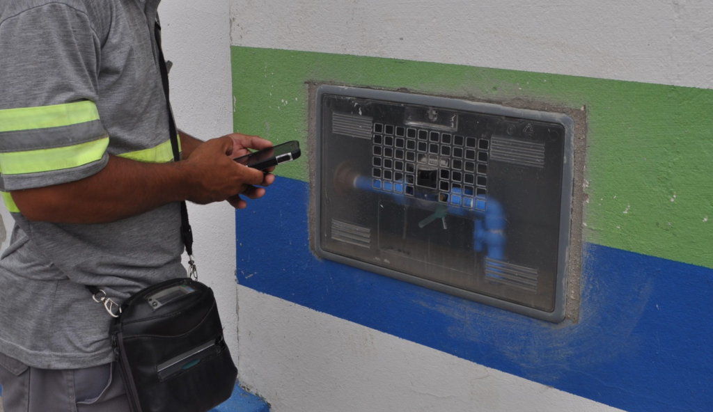 Águas de Camboriú orienta consumidores a instalar a caixa padrão 