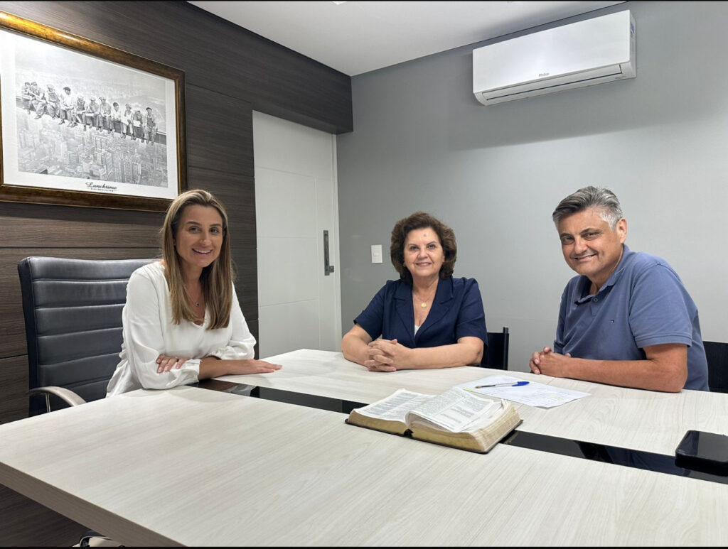Maria Ester Menegasso deve assumir a Educação