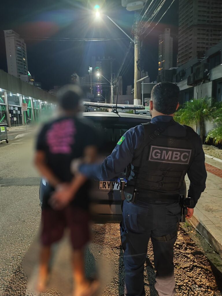 Homem é esfaqueado na Avenida Atlântica