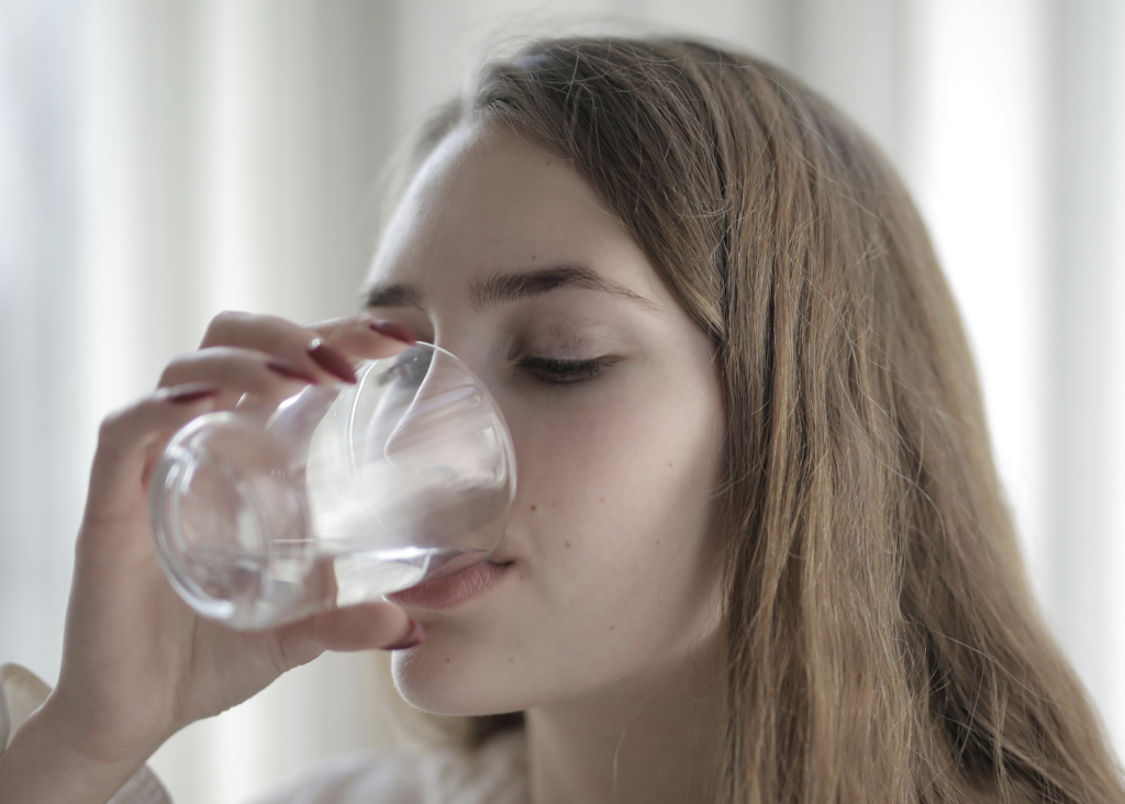 Por que beber água é tão importante para o corpo?