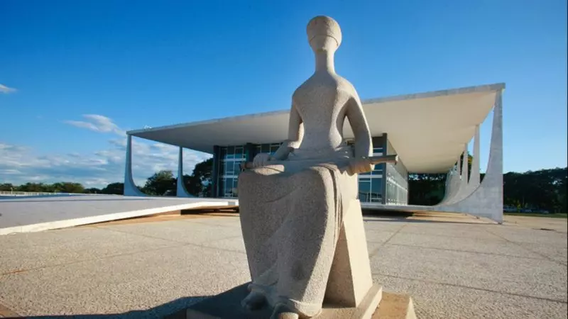STF julga inconstitucional a Lei de Balneário Camboriú que proíbe linguagem neutra nas escolas