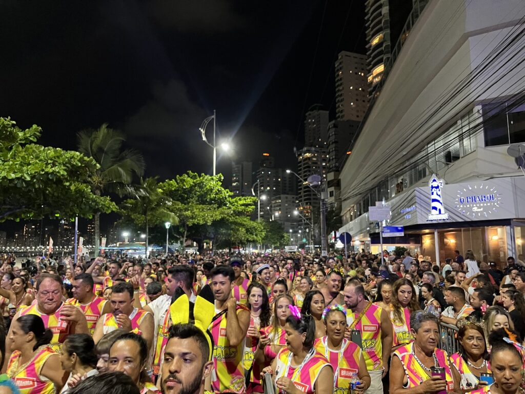 Inscrições abertas para blocos e trios elétricos no Carnaval 2025 de Balneário Camboriú