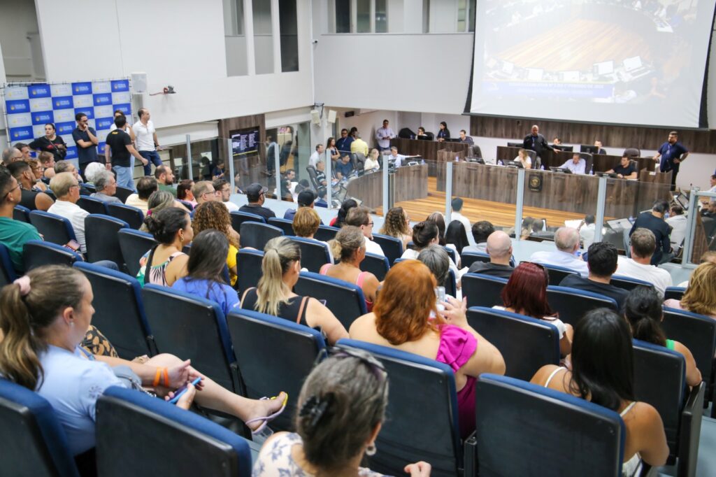 Vereadores aprovam pacote de projetos do Executivo em sessão extraordinária