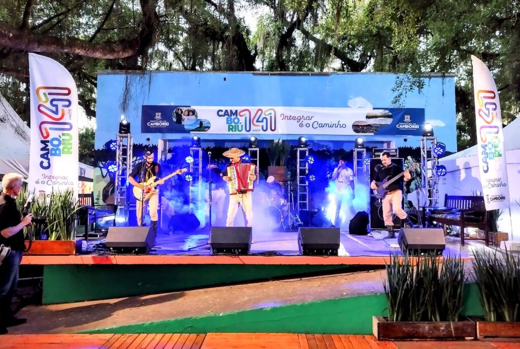 Eventos celebram os 141 anos de Camboriú com casamento coletivo, feira cultural, passeio ciclístico e shows