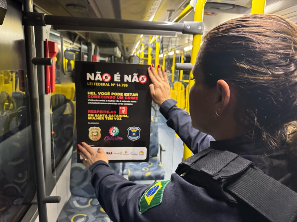 Ônibus do BC Bus recebem adesivos Não é Não