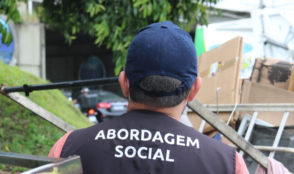 Quase 90% das pessoas em situação de rua abordadas nos primeiros quatro meses em Balneário Camboriú receberam e aceitaram ajuda