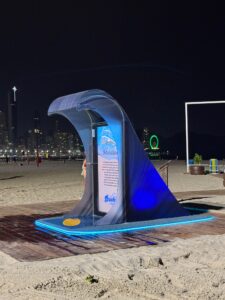 Primeira ducha ecológica temática do Brasil é lançada em Balneário Camboriú