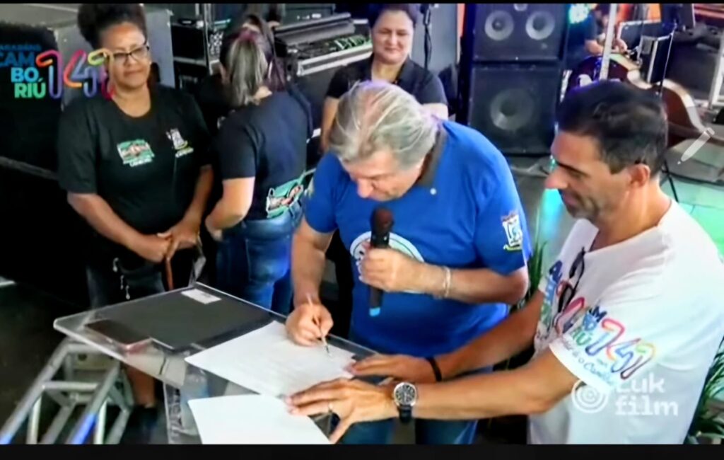 Assinado o Projeto de Lei para criação do Programa “Agito no Bairro”