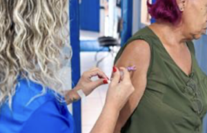 Vacina da gripe já está disponível para todos os públicos em Balneário Camboriú