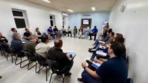 Prefeita Juliana Pavan se reúne com vereadores no Hospital Ruth Cardoso
