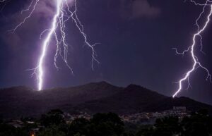 SC tem previsão de chuva intensa e risco de temporais entre quinta e sexta-feira