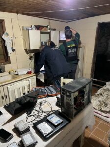 Uma pessoa é presa em Camboriú pelo crime de armazenamento de material de abuso sexual infantojuvenil