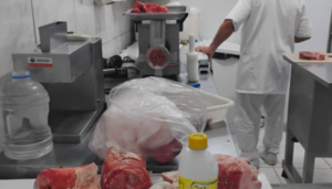 Mais de 620 quilos de carne imprópria são apreendidos em Itapema durante força-tarefa do POA
