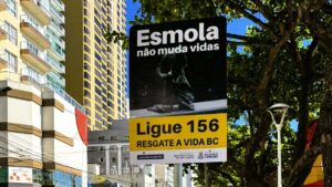 Balneário Camboriú  reforça campanha “Esmola Não Salva Vidas” e orienta população a acionar o 156