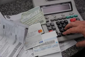 Serasa faz mutirão para renegociar dívidas com desconto de até 97%. Estado tem mais de 1 milhão de endividados em SC