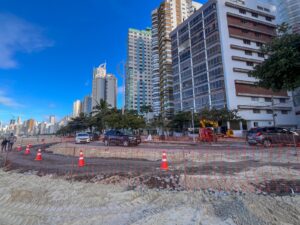 Trânsito na Avenida Atlântica tem desvio pela faixa de areia