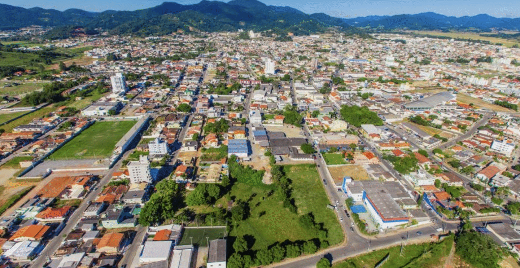 Demolição de edificações em Camboriú marca o início da implantação do futuro Mercado Público