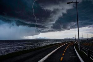 Último fim de semana do inverno tem previsão de chuva intensa, vendavais e granizo em SC