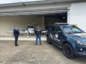 Receita Federal apreende aeronave com R$ 3 milhões em celulares no aeroporto de Porto Belo