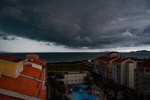 Santa Catarina em alerta devido a chegada de uma Frente fria e Ciclone Extratropical