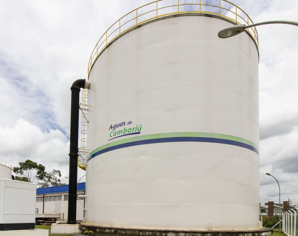 Manutenção preventiva preserva a qualidade e a integridade dos reservatórios de água tratada 