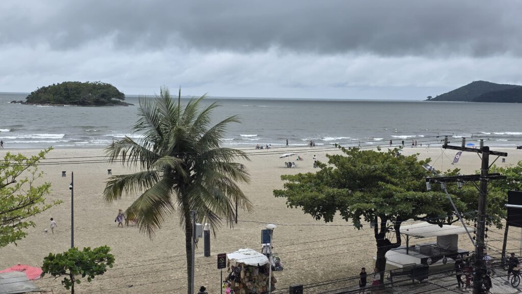 Novo relatório do IMA aponta a Praia Central de Balneário Camboriú com 100% de balneabilidade