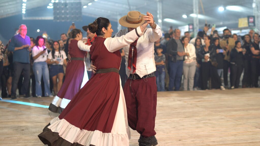Acampamento Farroupilha de Balneário Camboriú foi homenageado no Rio Grande do Sul