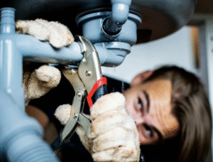 Vazamentos internos: é possível evitar o desperdício de água  