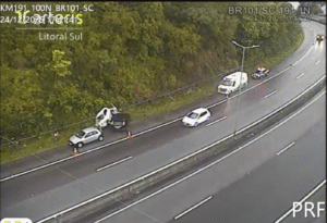 VÍDEO: PRFs e pedestres são atropelados durante atendimento de ocorrência na BR-101