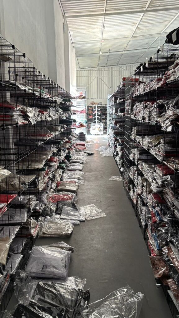 Mais de R$1,5 milhão são apreendidos em roupas falsificadas em Brusque